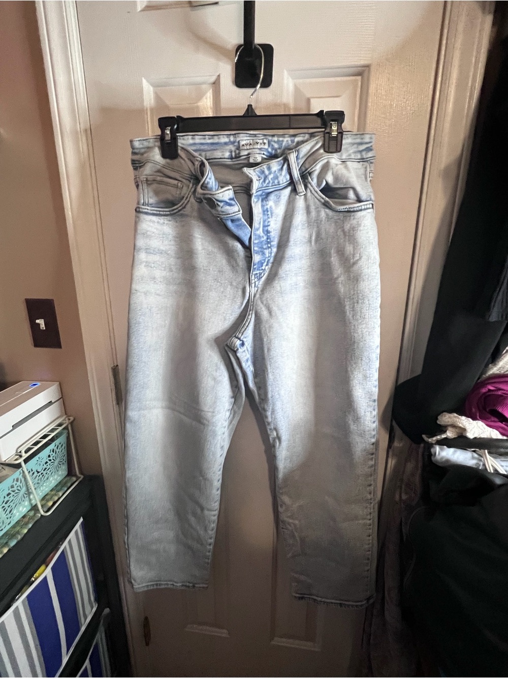 Ava & Viv Light Wash Cropped Women's Jeans
